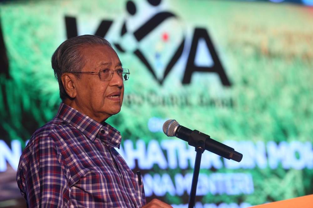 Prime Minister Tun Dr Mahathir Mohamad speaks during a press conference in LAngkawi May 25, 2019. u00e2u20acu2022 Picture via Twitter/bernamadotcom