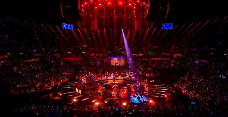 将香港红馆的舞台布景原汁原味呈现。-星艺娱乐提供-