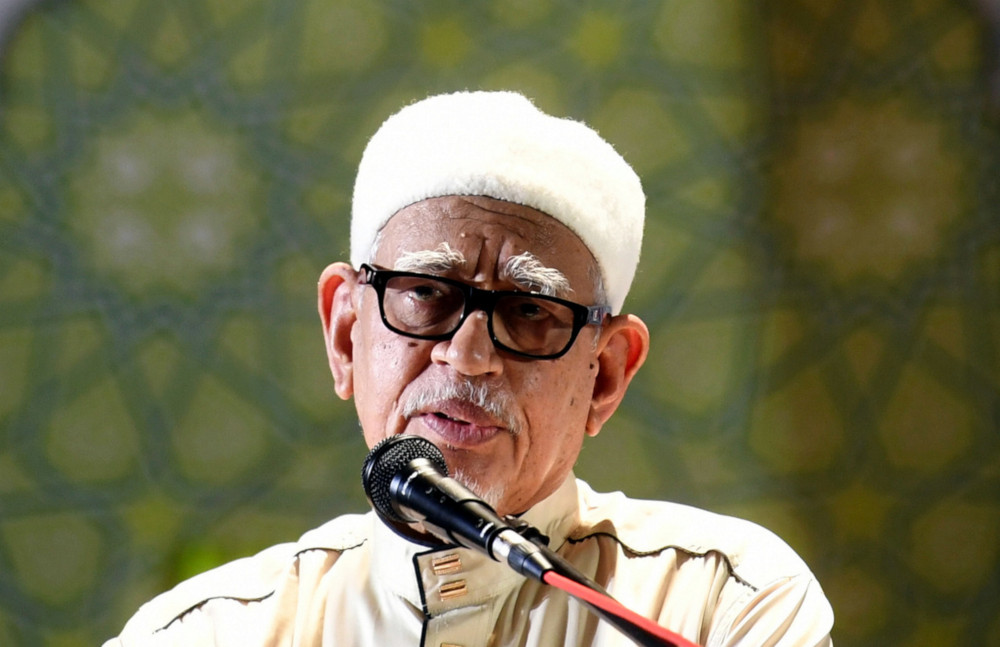 PAS president Datuk Seri Abdul Hadi Awang delivers a speech at the PAS Dewan Muslimat annual assembly in Kuantan June 15, 2019. u00e2u20acu201d Bernama pic 