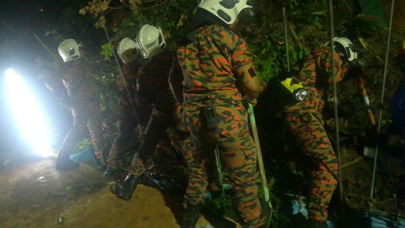 Rescuers searching for the four workers feared buried underneath the rubble. u00e2u20acu201d Picture courtesy of the Fire and Rescue Department