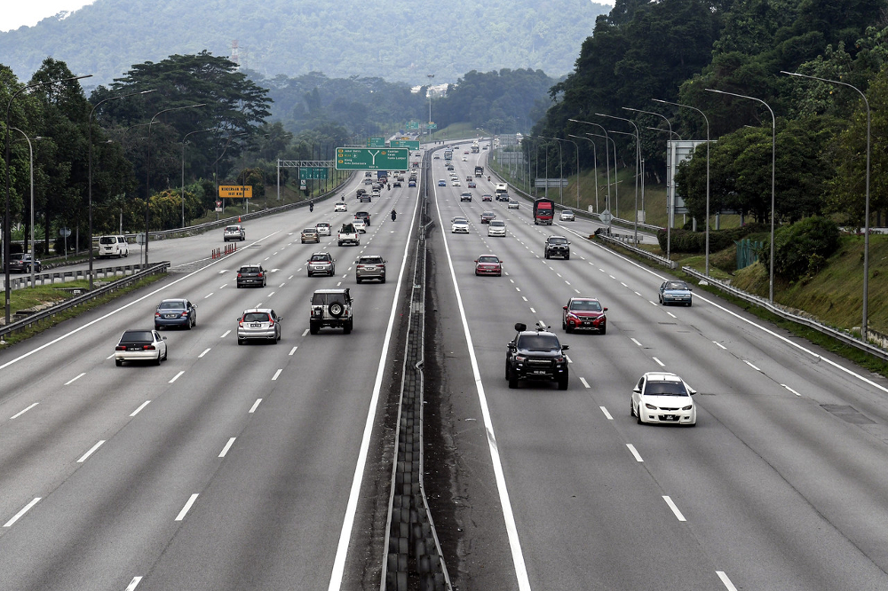 Aliran trafik di Plus arah utara. Pelbagai kenderaan mula pulang ke kampung halaman masing-masing sempena cuti Hari Raya ketika tinjauan 2 Jun 2019. u00e2u20acu201d Foto Bernama