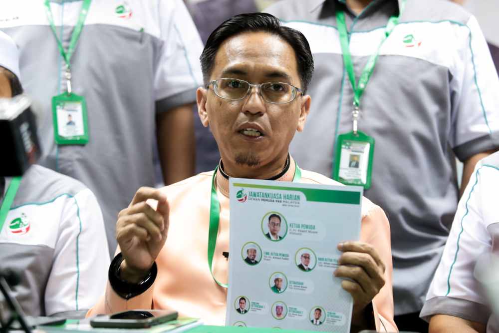 Newly-elected PAS Youth chief Khairil Nizam Khirudin speaks to reporters during a press conference in Kuantan June 22, 2019. u00e2u20acu201d Picture by Ahmad Zamzahuri