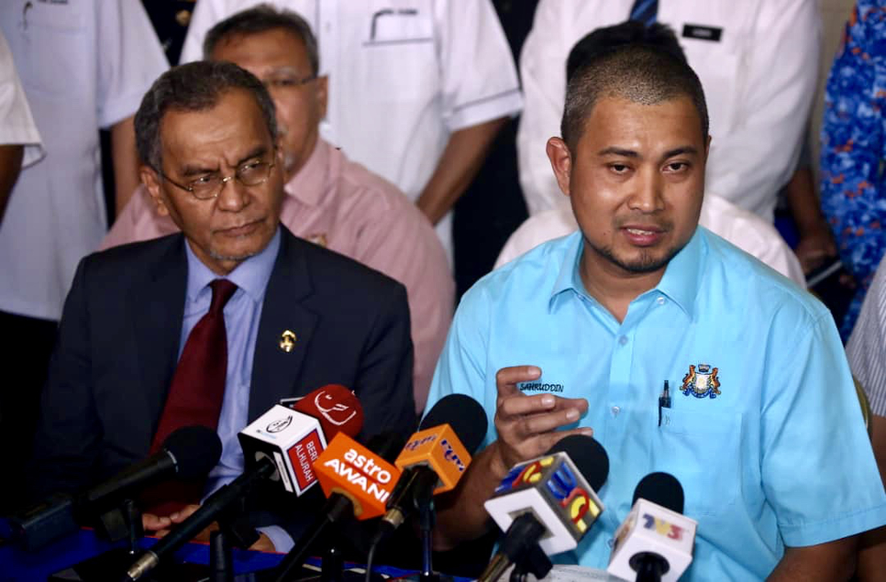 Johor Mentri Besar Datuk Dr Sahruddin Jamal (right) said the latest incident was not from Sungai Kim-Kim but from a different source during a media conference in Pasir Gudang June 24, 2019. u00e2u20acu201d Picture by Ben Tan