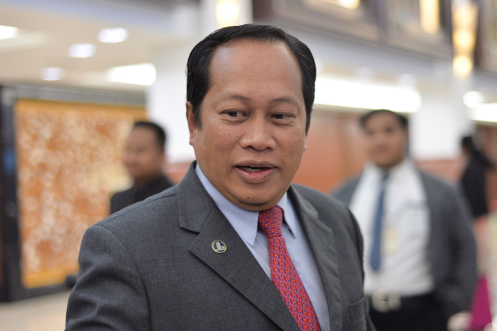 Pontian MP Datuk Seri Ahmad Maslan is seen at Parliament in Kuala Lumpur July 18, 2019. u00e2u20acu201d Picture by Mukhriz Hazim