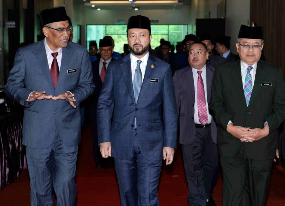 Datuk Seri Mukhriz Tun Dr Mahathir attends the state-level Maqasid Syariah programme in Alor Setar, Kedah July 15, 2019. With him is Jakim Director-General Datuk Mohamad Nordin Ibrahim (right). u00e2u20acu201d Bernama pic 