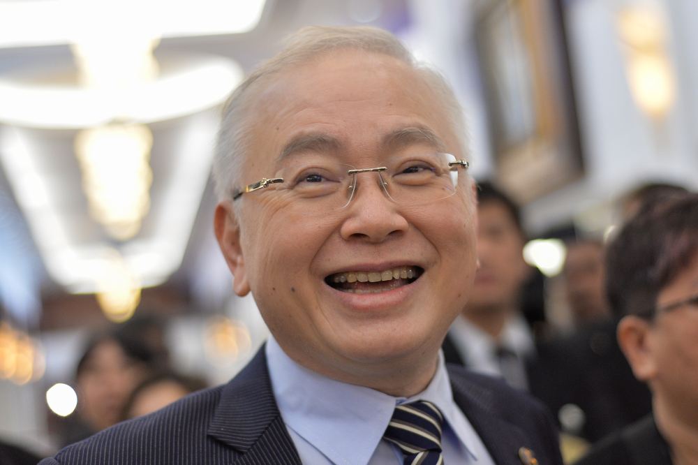 MCAu00e2u20acu2122s Wee Ka Siong speaks to reporters at Parliament in Kuala Lumpur July 18, 2019. u00e2u20acu2022 Picture by Mukhriz Hazim