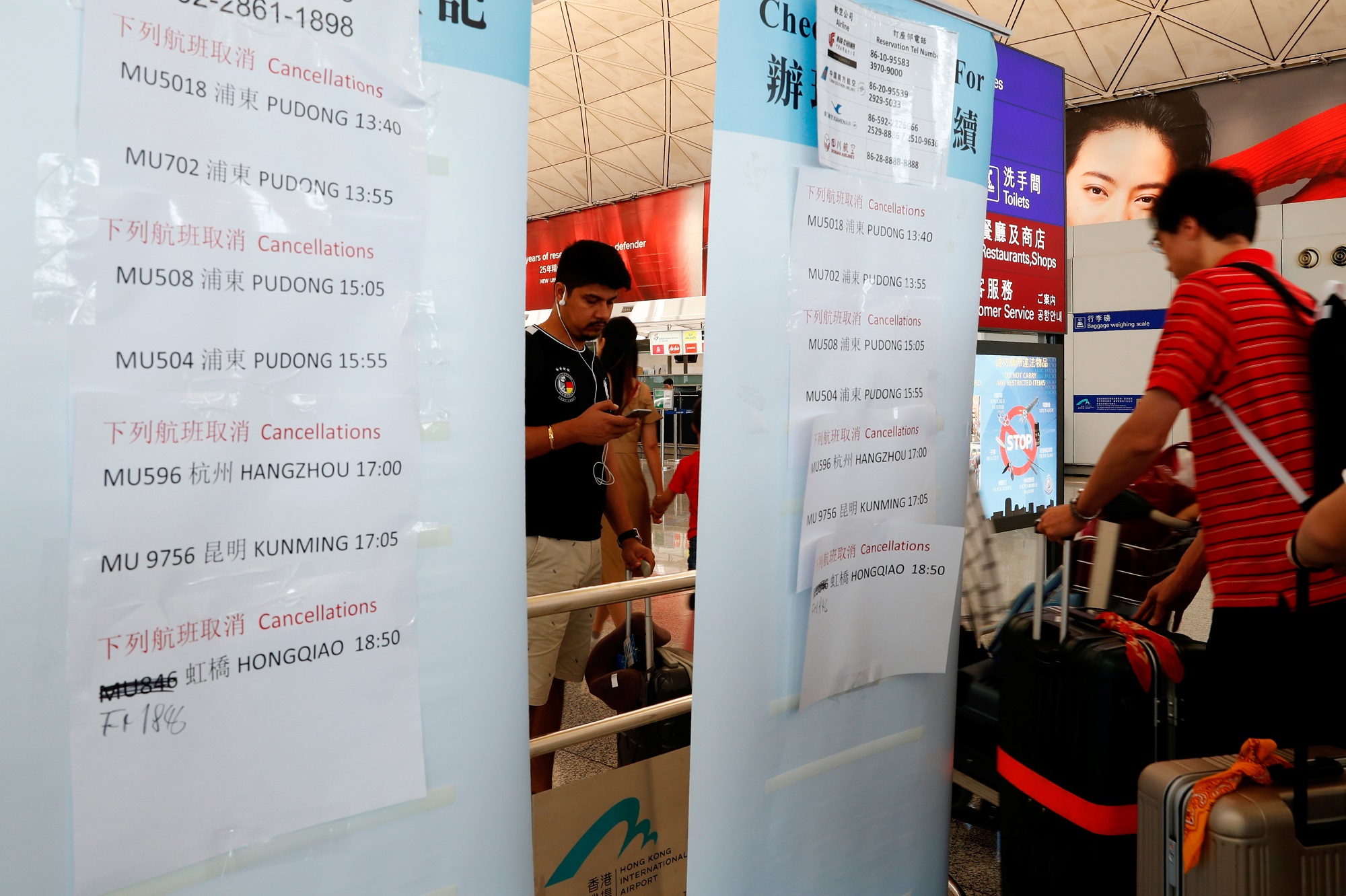 A board showing cancelled flights during a strike supporting the anti-extradition bill protest at Hong Kong international airport in Hong Kong, China August 5, 2019. REUTERS/Tyrone Siu