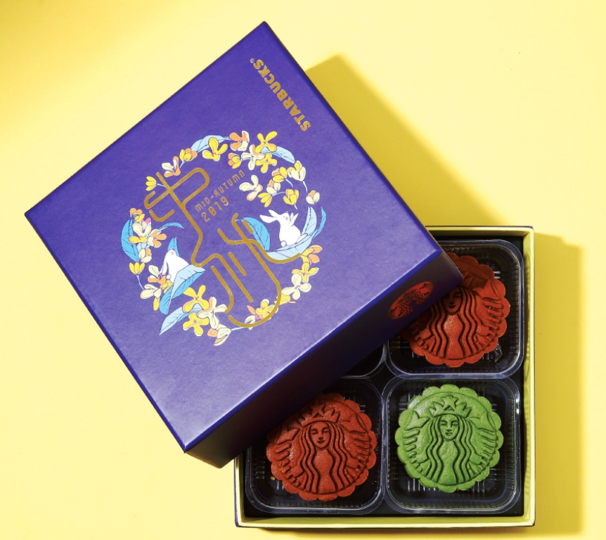 今年星巴克的月饼盒，用“中秋”两个中文字为主旋律设计，寓意中秋团圆美满。-Starbuck Malaysia提供-