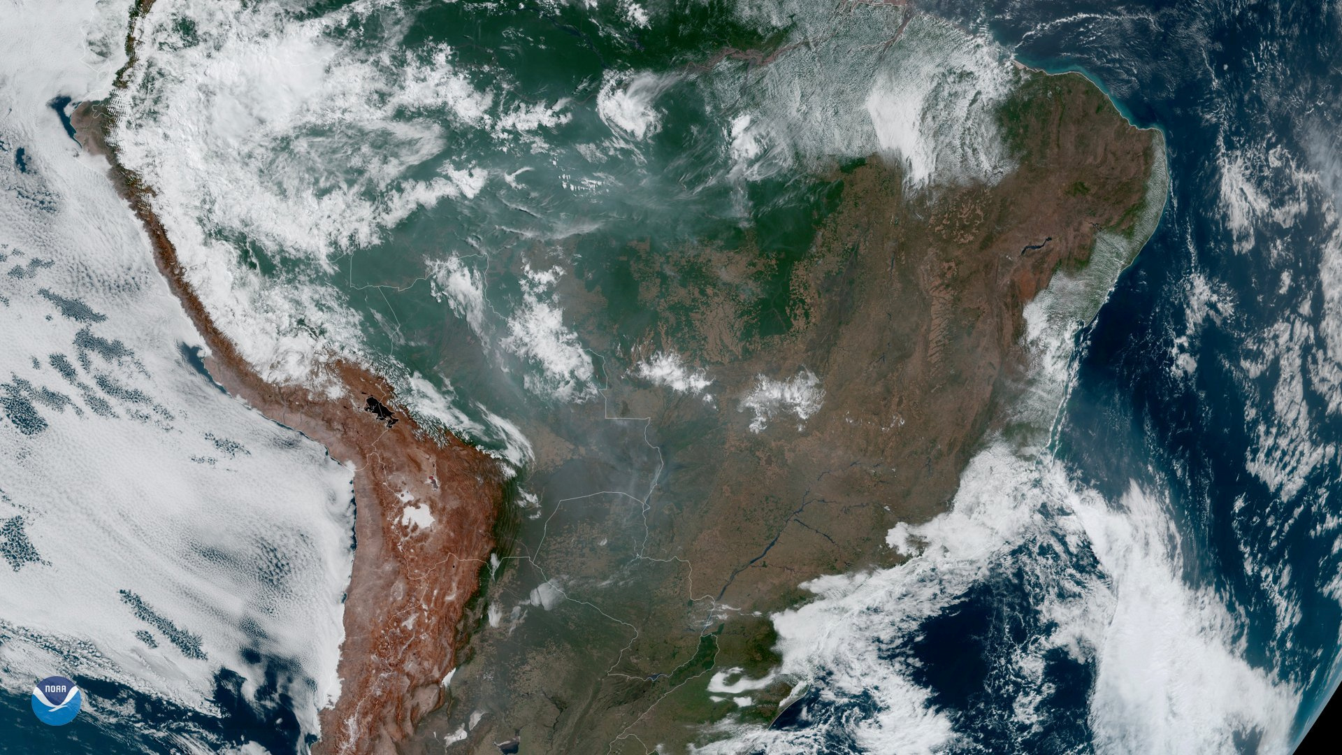 美国行星实验室公司摄于8月21日的卫星图像显示，亚马逊雨林火势连在太空也可看见。-路透社-