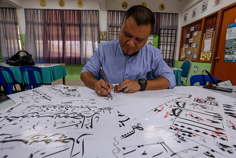 A man practises khat calligraphy in Balik Pulau, Penang August 6, 2019. u00e2u20acu201d Picture by Sayuti Zainudin
