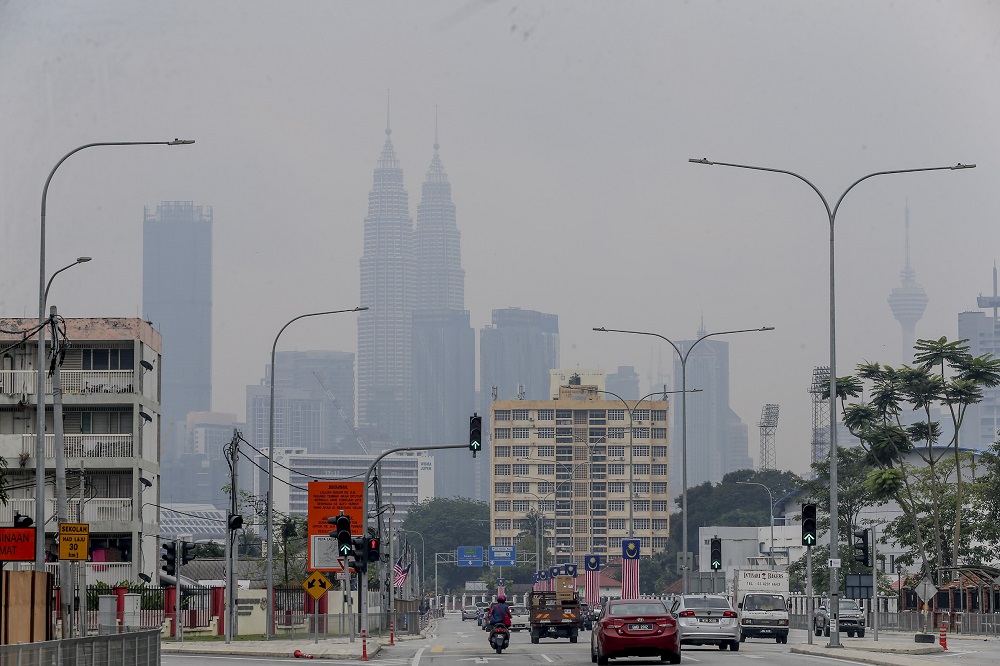 Malaysiau00e2u20acu2122s landmark Petronas Twin Towers are seen shrouded in haze in Kuala Lumpur August 10, 2019. u00e2u20acu201d Picture by Firdaus Latif