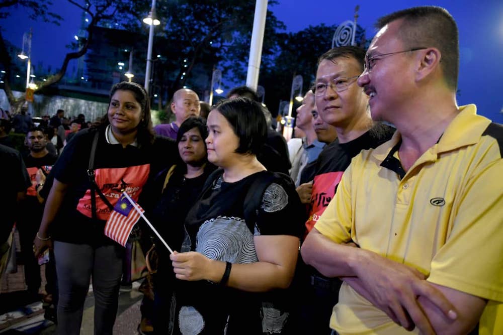 一些民众出席在吉隆坡“小印度”十五碑举行的反对爪夷文教学及查基尔的集会。