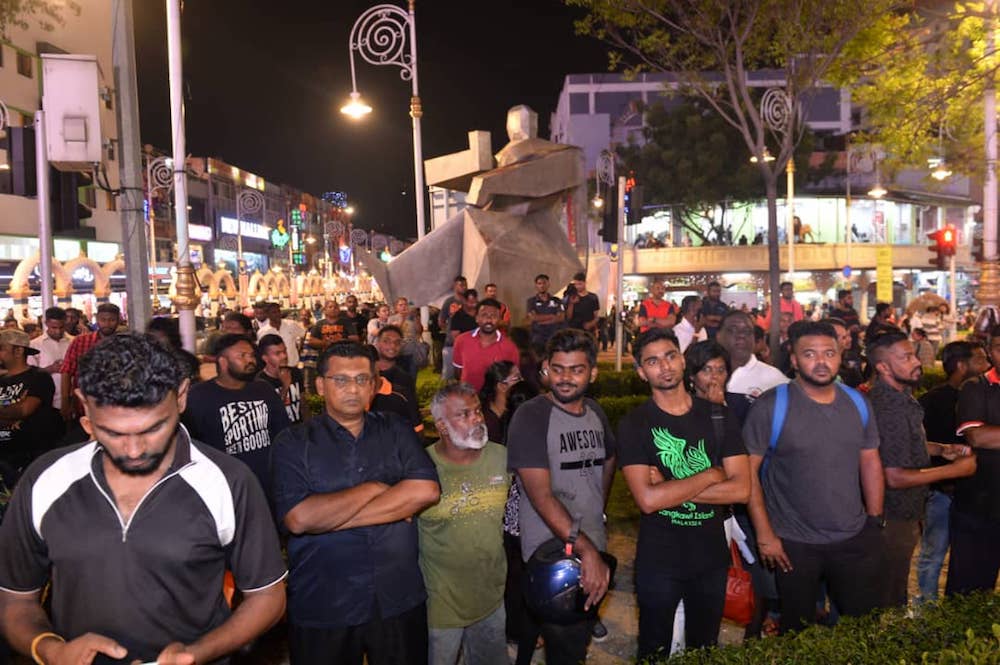 印裔社群周五晚出席在吉隆坡十五碑举行的反对爪夷文教学及查基尔的和平请愿集会。
