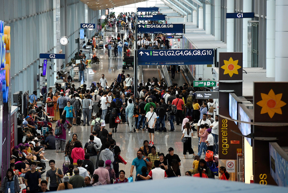 Passengers queue at their respective boading gates at KLIA in Sepang August 23, 2019. u00e2u20acu201d Bernama pic