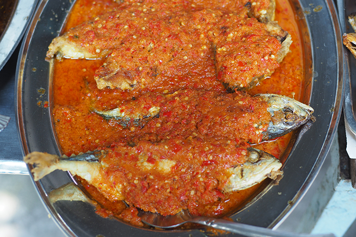 马来式煎鱼淋的叄峇酱都是没有在客气的多。