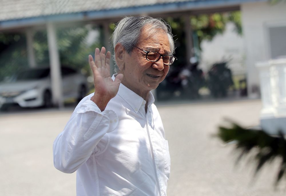 Tan Sri Koon Yew Yin arrives at the Jelapang Police Station in Ipoh August 19, 2019. u00e2u20acu201d Picture by Farhan Najib