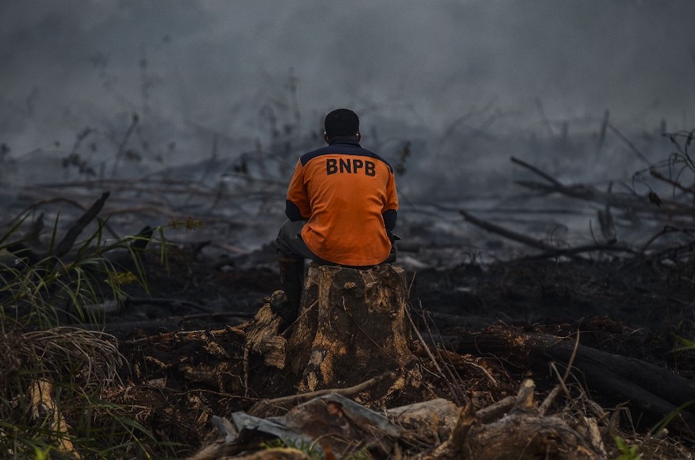 Indonesian firefighters battle a forest fire in Kampar, Riau September 9, 2019. u00e2u20acu201d AFP pic