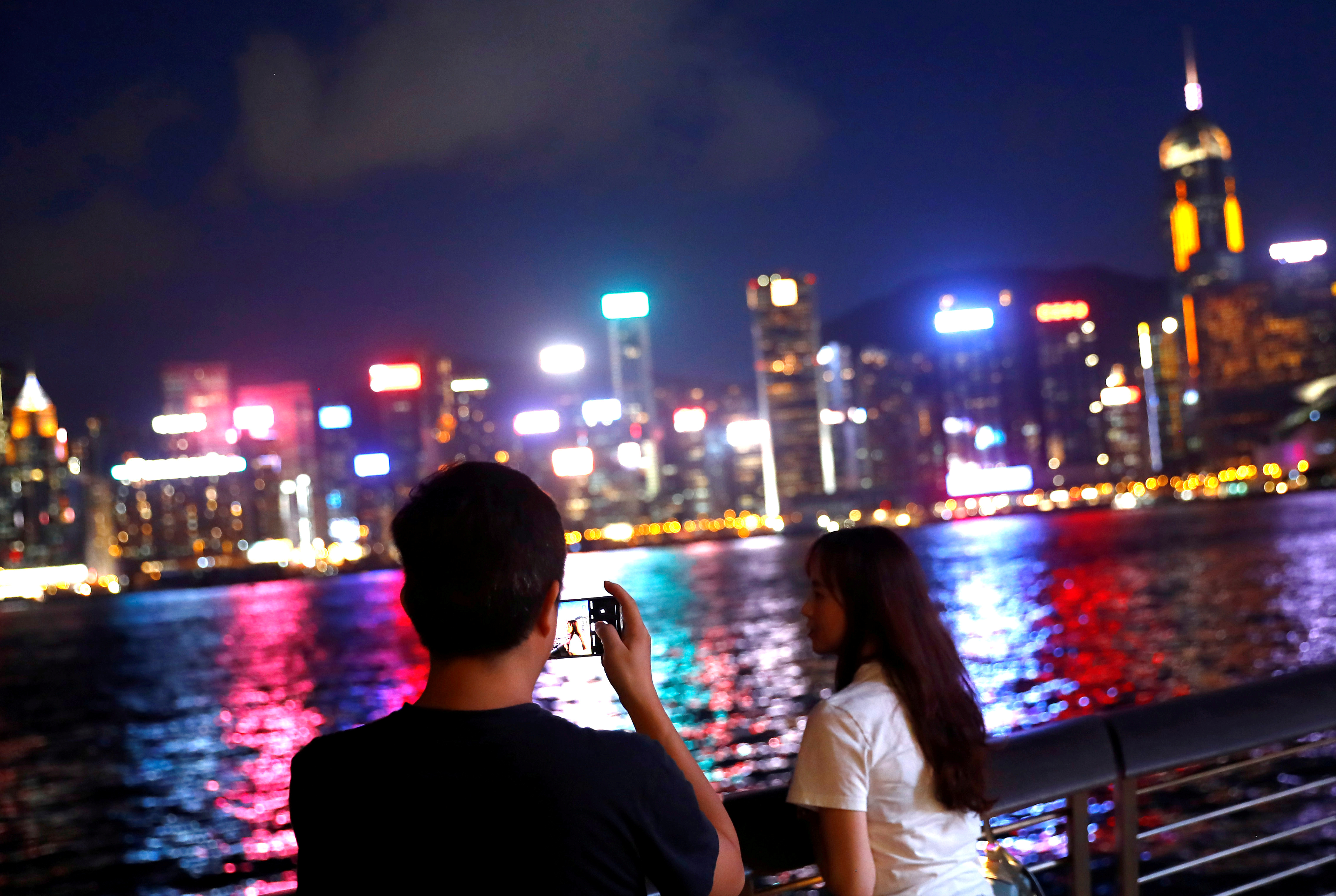 香港是全球吸引游客最多的城市之一，旅游业也是她的主要经济支柱之一。图为香港著名景点星光大道。-路透社-