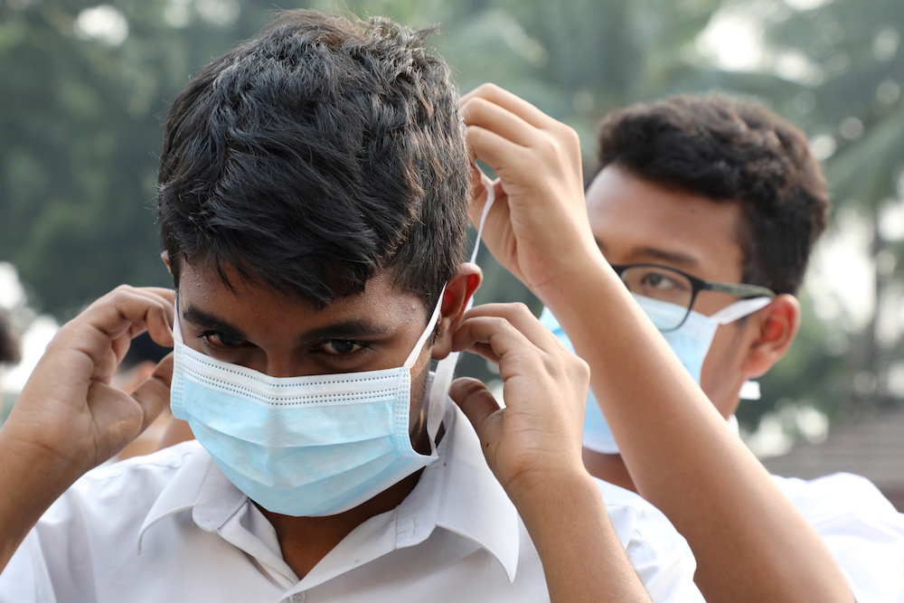 Students cover their faces with masks at a school in Puchong as haze shrouds Kuala Lumpur September 12, 2019. u00e2u20acu201d Reuters pic