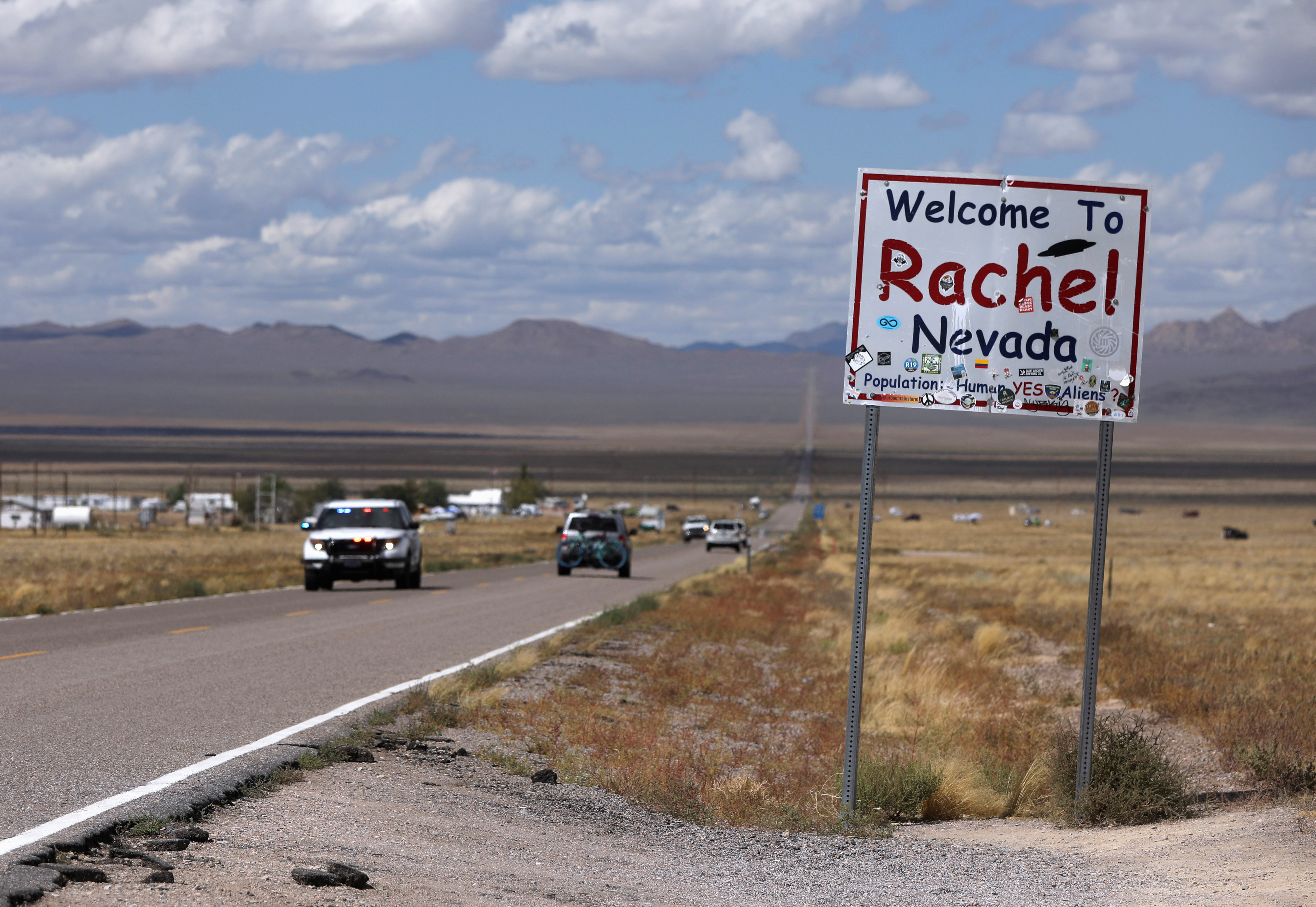 贯穿雷切尔和和周遭地区的58公里长道路，素有“外星人公路”之名，据称是目击UFO的朝圣地之一。-路透社-