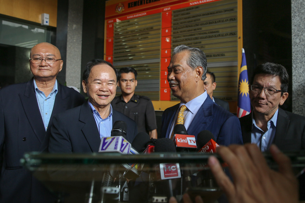(From left) Dong Zhong Vice-president Yang Yin Chong, Dong Zhong chairman Tan Tai Kim and Home Minister Tan Sri Muhyiddin Yassin (2nd right) pose at Home Ministry in Putrajaya September 4, 2019. u00e2u20acu201d Picture by Yusof Mat Isa