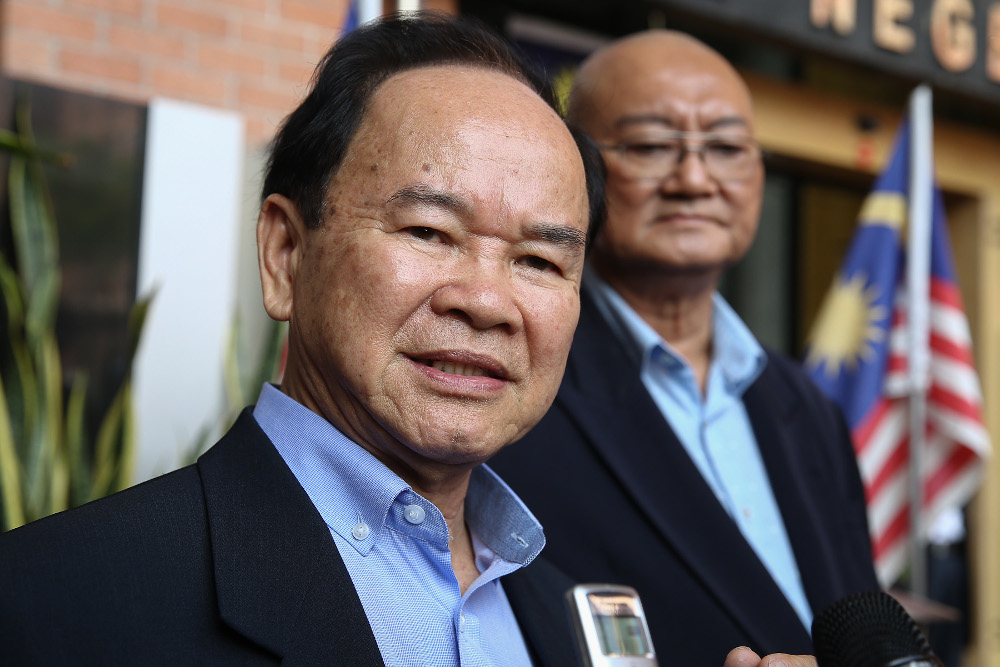 Dong Zhong chairman Tan Tai Kim speaks to reporters at the ministry lobby in Putrajaya September 4, 2019. u00e2u20acu201d Picture by Yusof Mat Isa