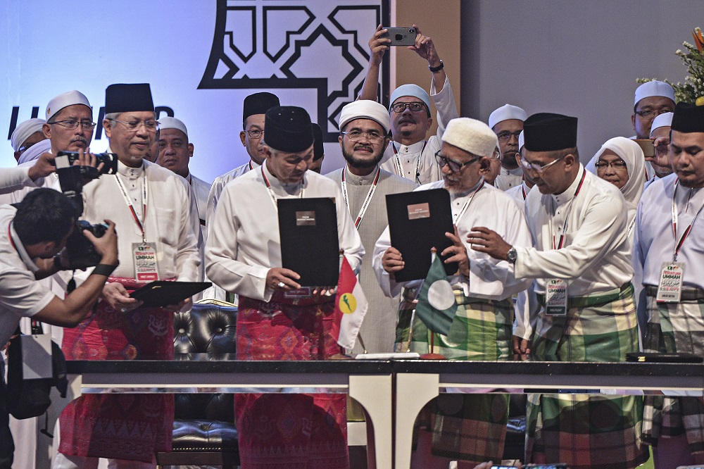 Umno president Datuk Seri Zahid Hamidi and PAS president Datuk Seri Hadi Awang at the Himpunan Penyatuan Ummah (Muslim Unity Rally) held at the Putra World Trade Centre in Kuala Lumpur September 14, 2019. u00e2u20acu201d Picture by Shafwan Zaidon