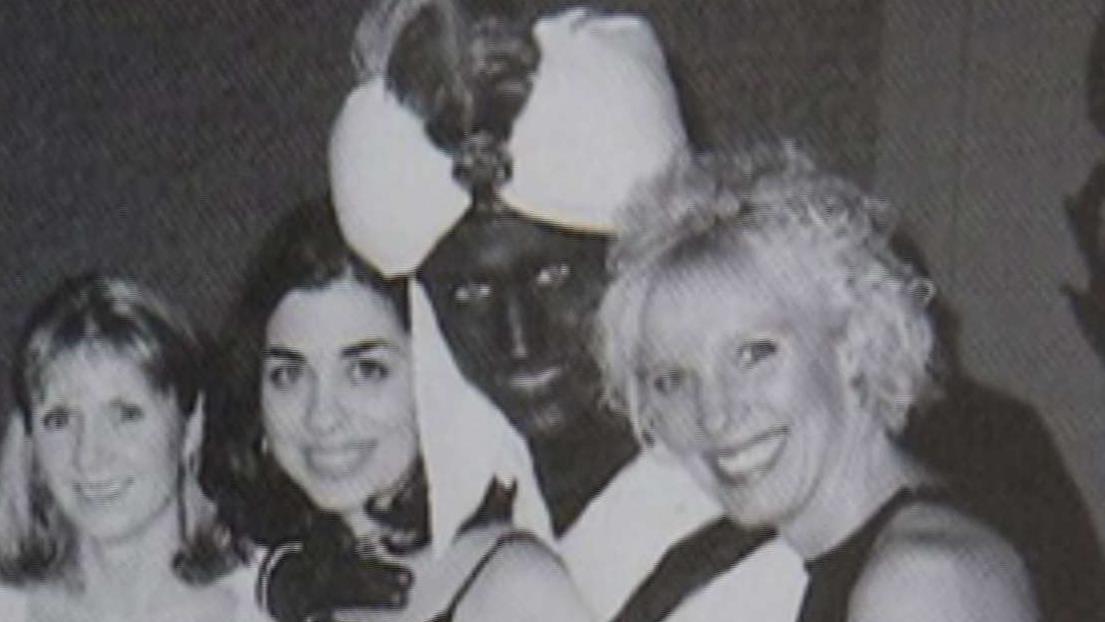 2001年加拿大一所学院举办“阿拉伯之夜”派对，特鲁多把脸、手、颈部涂成棕黑色，头戴阿拉伯头巾，扮演“阿拉丁”。-图撷自网络-