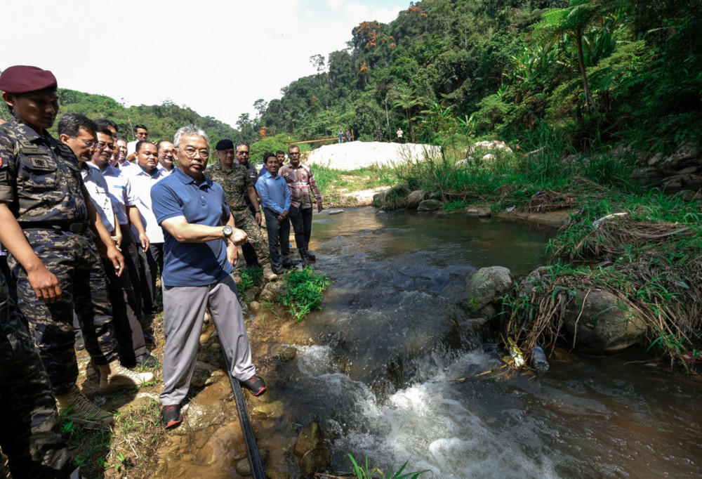 The Agong visits the illegally encroached sites near Sungai Ichat, Kuala Terla, in Cameron Highlands September 7, 2019. u00e2u20acu201d Bernama pi