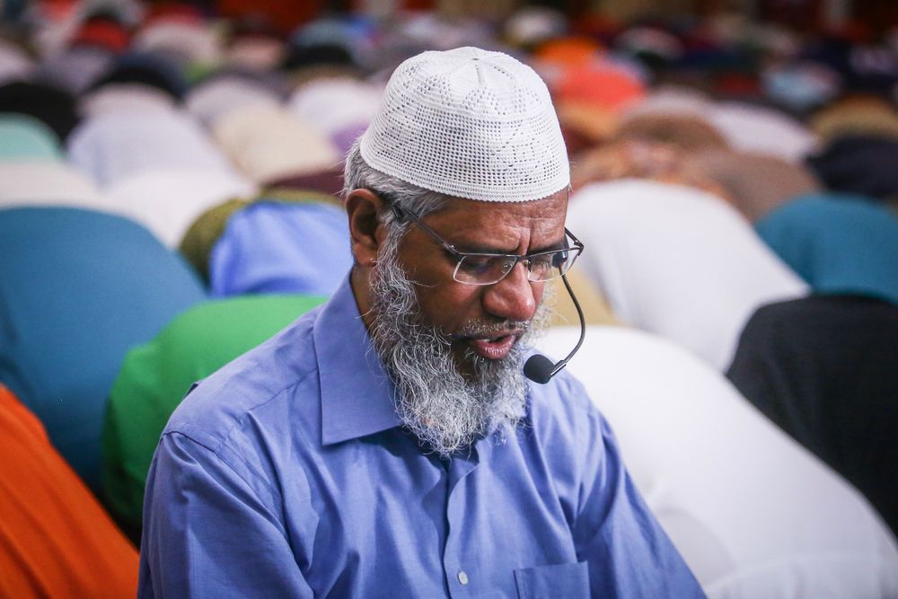 Islamic preacher Dr. Zakir Naik (centre) leading the prayer at Masjid Cina, Melaka, September 7, 2019. u00e2u20acu201d Picture by Hari Anggara