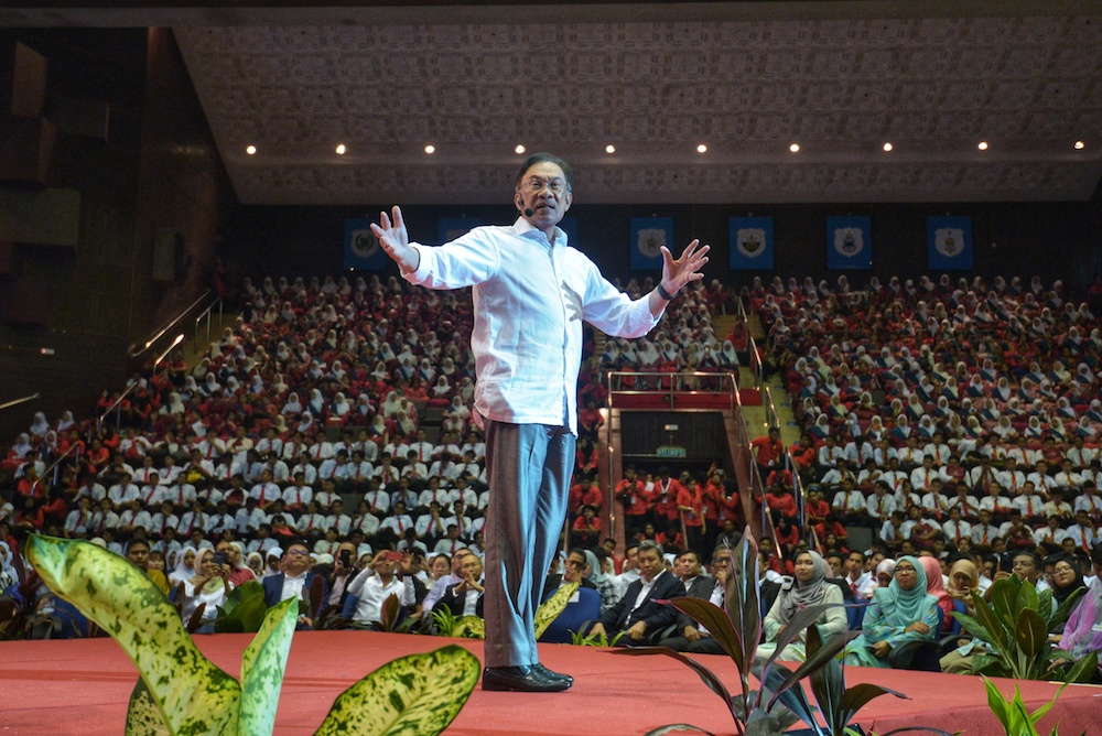 Datuk Seri Anwar Ibrahim delivers his speech during the u00e2u20acu02dcDNA23: Humanity and Techu00e2u20acu2122 dialogue at Universiti Kebangsaan Malaysia (UKM) in Bangi September 5, 2019. u00e2u20acu201d Picture by Shafwan Zaidon