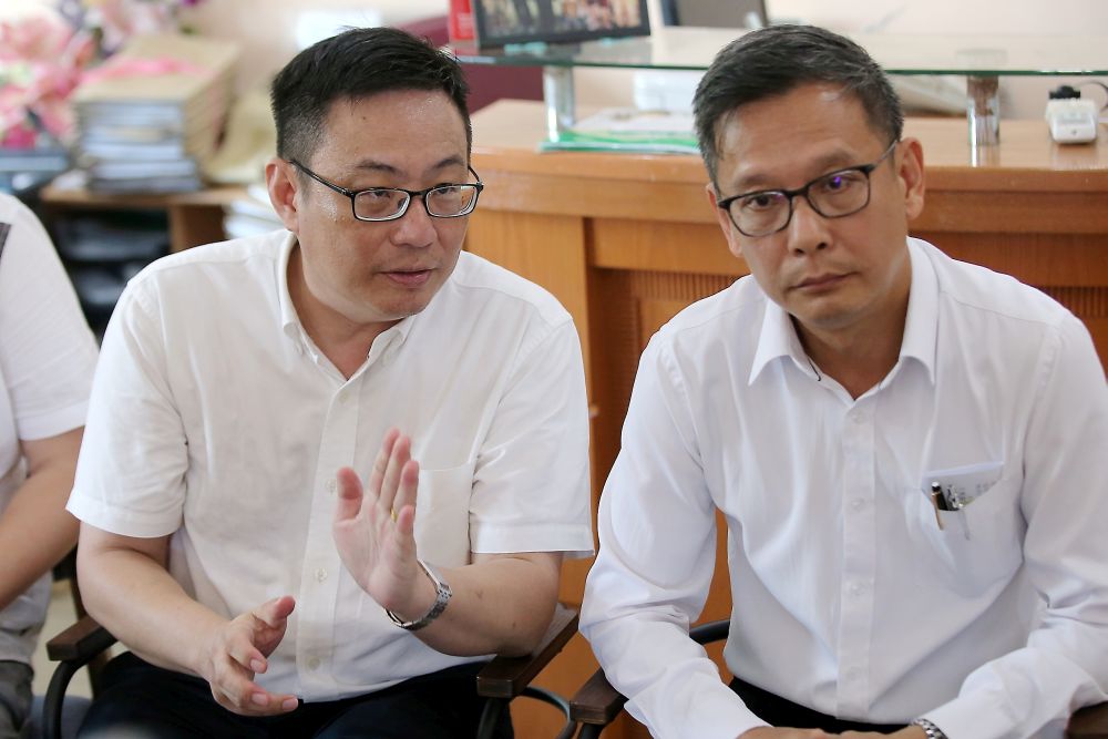 Malim Nawar assemblyman Leong Cheok Keng (left) and Pokok Asam assemblyman Leow Thye Yih speak to reporters during a press conference in Ipoh September 11, 2019. u00e2u20acu201d Picture by Farhan Najib