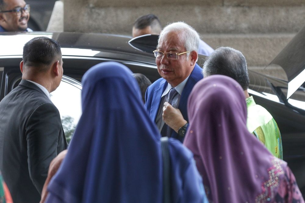 Datuk Seri Najib Razak arrives at the Kuala Lumpur Courts Complex September 30, 2019. u00e2u20acu201d Picture by Ahmad Zamzahuri