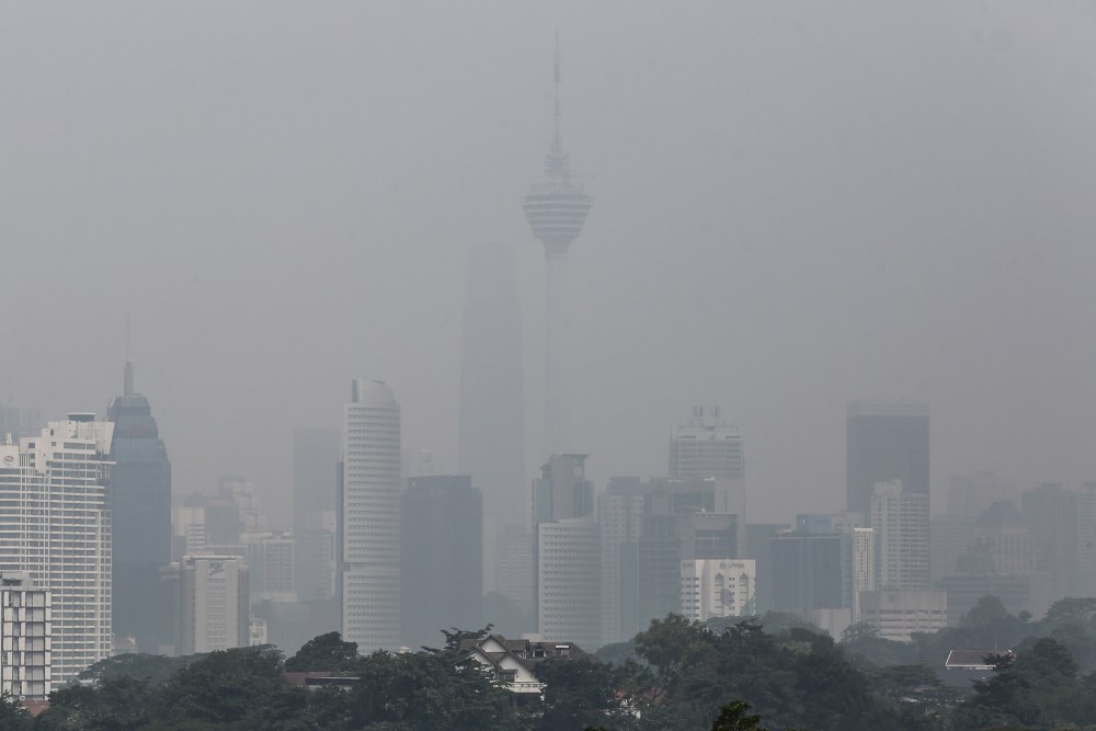 A thick blanket of haze shrouds Kuala Lumpur city centre, September 10, 2019. u00e2u20acu201d Picture by Yusof Mat Isa
