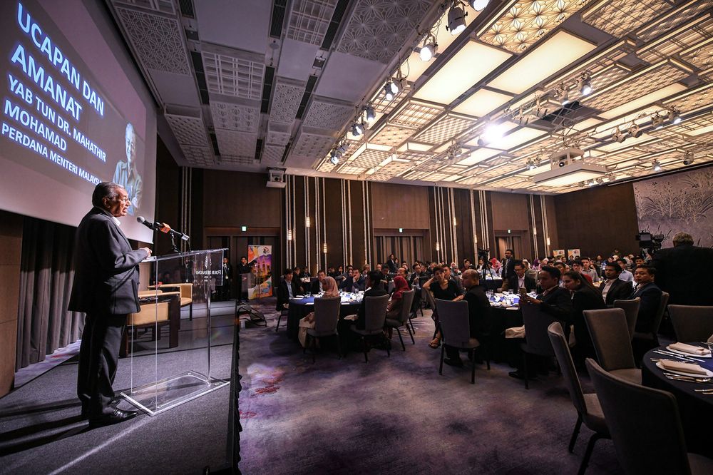 Prime Minister Tun Dr Mahathir Mohamad delivering his speech at a dinner and dialogue session with Malaysians in conjunction with his working visit to Kyoto, Japan,Sept 7, 2019. u00e2u20acu201d Bernama pic
