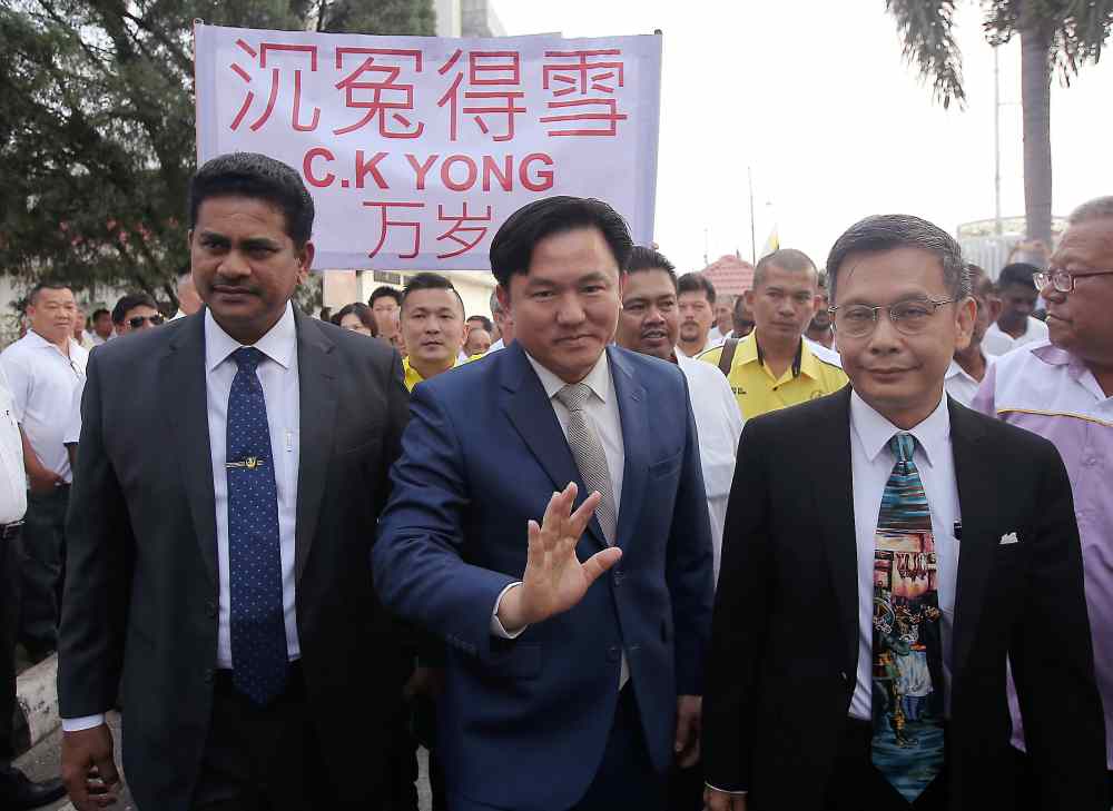 DAP lawmaker Paul Yong arrives at the Sessions Court in Ipoh, accompanied by Buntong and Pokok Assam assemblymen A. Sivasubramaniam (left) and Leow Thye Yih (right) September 24, 2019. u00e2u20acu2022 Picture by Farhan Najib