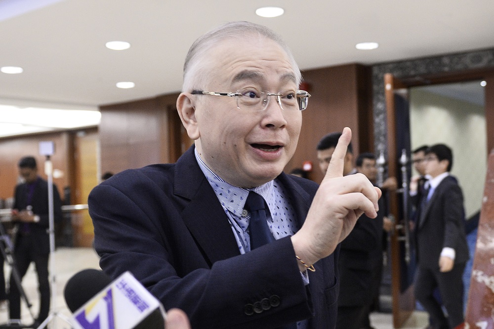 Ayer Hitam MP Datuk Seri Wee Ka Siong speaks to reporters at the Parliament lobby October 9, 2019. u00e2u20acu201d Picture by Miera Zulyana