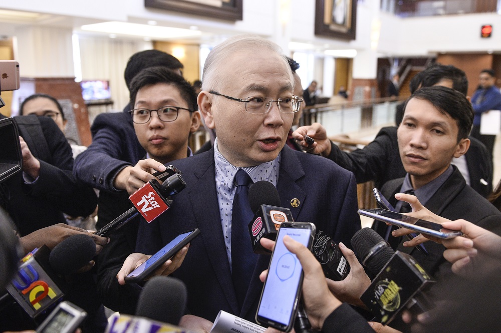 Ayer Hitam MP Datuk Seri Wee Ka Siong speaks to reporters at the Parliament lobby October 9, 2019. u00e2u20acu201d Picture by Miera Zulyana