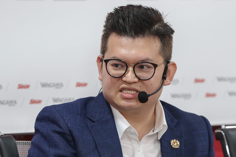 Kuching MP Dr Kelvin Yii Lee Wuen speaks during post-budget forum at Dewan Karangkraf in Shah Alam October 15, 2019. u00e2u20acu201d Picture by Yusof Mat Isa
