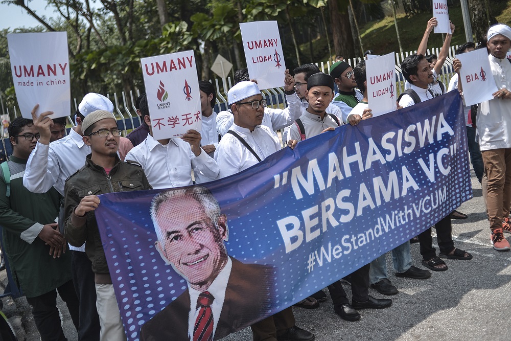 Universiti Malaya students hold placards and large banners in support of vice-chancellor Datuk Abdul Rahim Hashim during a protest at the university in Kuala Lumpur October 25, 2019. u00e2u20acu201d Picture by Shafwan Zaidon