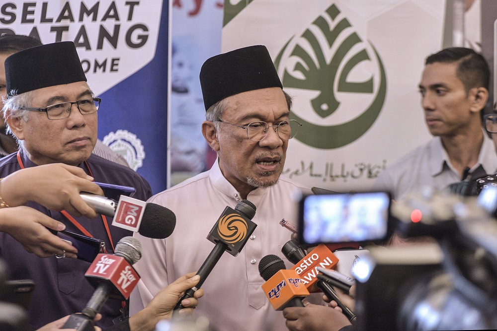 Port Dickson MP Datuk Seri Anwar Ibrahim speaks to reporters after attending the Seminar Pembinaan Bangsa Malaysia at Bangi Avenue Convention Centre October 26, 2019. u00e2u20acu201d Picture by Shafwan Zaidon