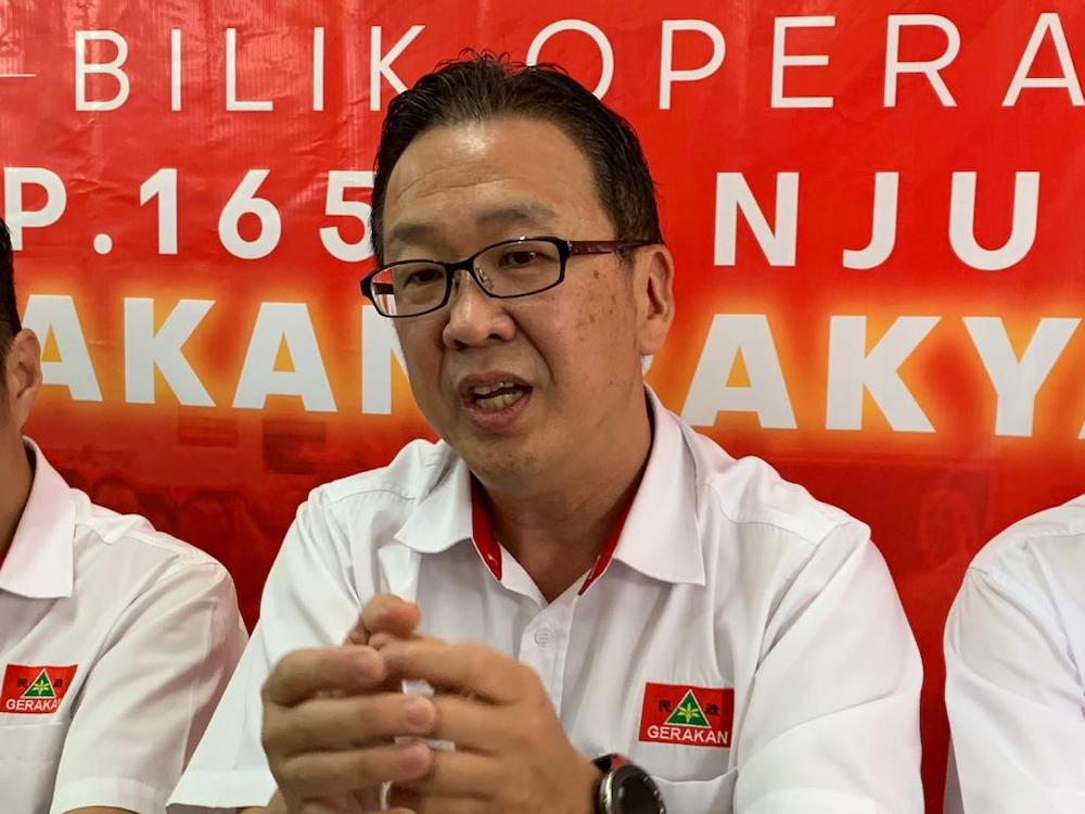 Gerakan President Datuk Dr Dominic Lau (centre) said the Tanjung Piai parliamentary by-election will solidify Gerakanu00e2u20acu2122s future as a political third force. u00e2u20acu201d Picture by Ben Tan
