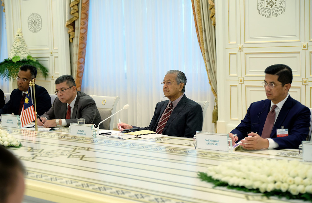 Prime Minister Tun Dr Mahathir Mohamad with the Malaysian delegation at the bilateral meeting with Turkmenistan President Gurbanguly Berdimuhamedov and his ministers, Ashgabat October 27, 2019. u00e2u20acu201d Bernama pic 