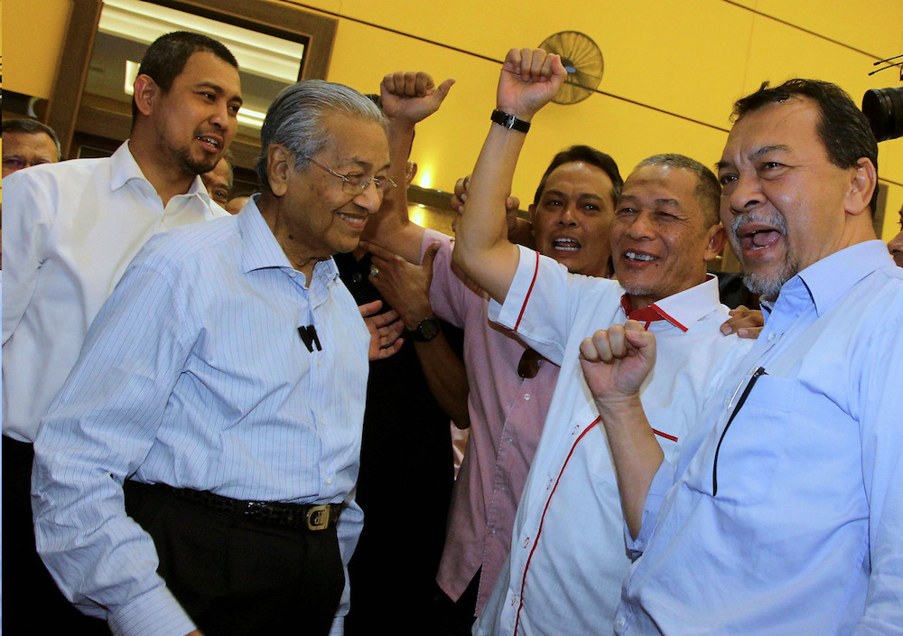 Tun Dr Mahathir Mohamad is greeted by Pakatan Harapan candidate for the Tanjung Piai by-election Karmaine Sardini, as he arrives for a Leader with People Session at Sekolah Jenis Kebangsaan Cina Bin Chong, in Pontian October 31, 2019. u00e2u20acu201d Bernama pic