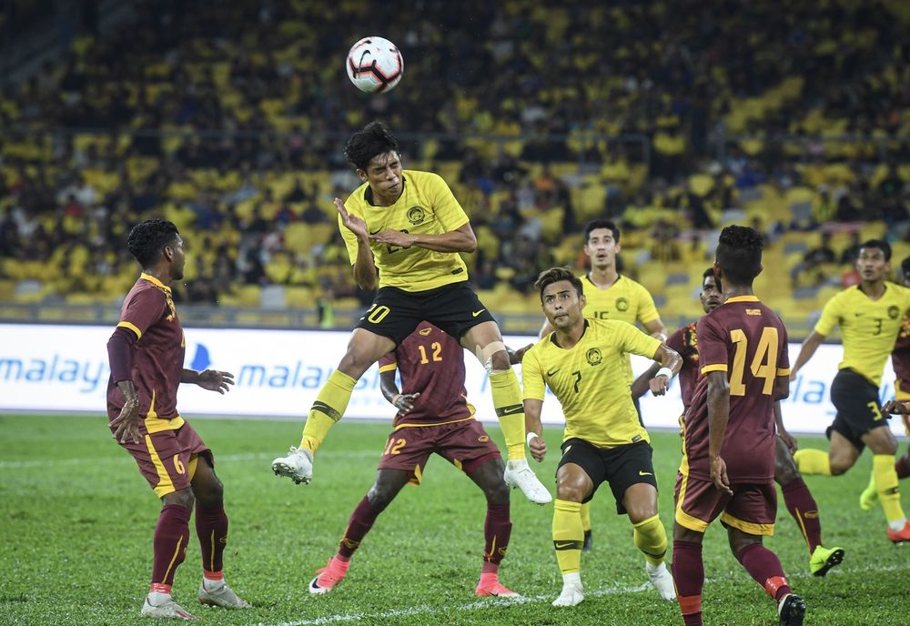 Malaysiau00e2u20acu2122s Muhammad Syafiq Ahmad in action against Sri Lankau00e2u20acu2122s defence in their international friendly match at Sri Jalil National Stadium, Kuala Lumpur, October 5, 2019. u00e2u20acu201d Bernama pic