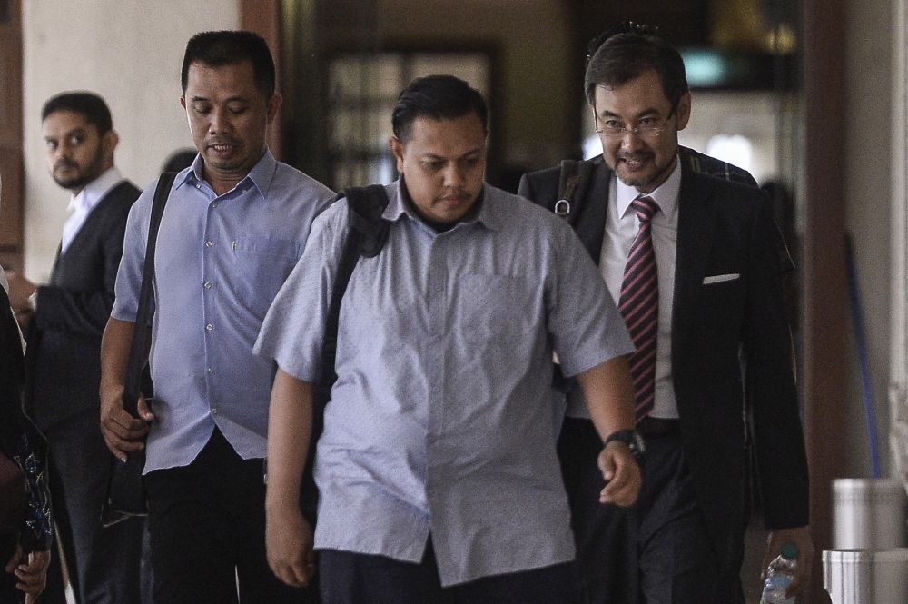 Former 1MDB CEO Datuk Shahrol Azral Ibrahim Halmi (right) is pictured at the Kuala Lumpur High Court October 1, 2019. u00e2u20acu201d Picture by Miera Zulyana