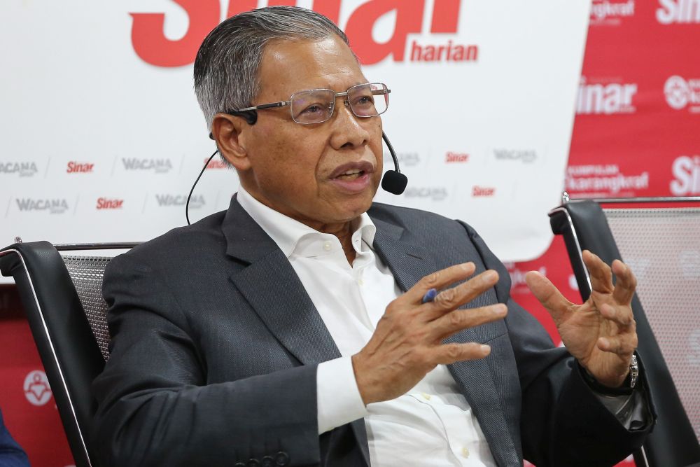 Datuk Seri Mustapa Mohamed speaks during a post-Budget 2020 forum at Dewan Karangkraf in Shah Alam October 15, 2019. u00e2u20acu201d Picture by Yusof Mat Isa