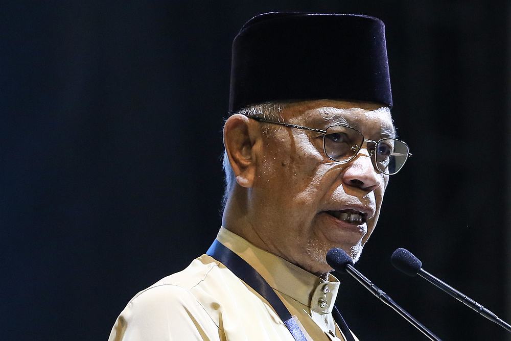 Congress secretariat chief executive Prof Datuk Zainal Kling speaks at the Malay Dignity Congress, Malawati Stadium in Shah Alam October 6, 2019. u00e2u20acu201d Picture by Mohd Yusof Mat Isa