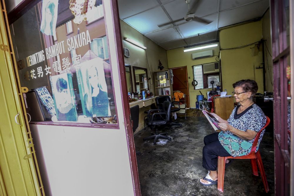A patron is pictured at a hair salon near the Selayang Baru Market October 2, 2019. u00e2u20acu201d Picture by Hari Anggara