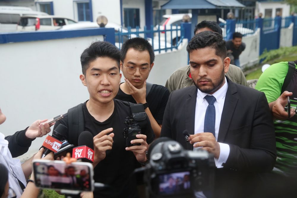 UM graduate Wong Yan Ke speaks to reporters outside the Petaling police station in Kuala Lumpur October 16, 2019.u00e2u20acu201d Picture by Choo Choy May